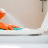 Prévenir les mauvaises odeurs dans les toilettes : astuces et solutions durables